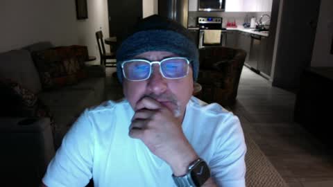 Snapshot of latinnous chatting on January 21, 6:22 am QS - INDEPENDENT MODEL online show from January 21, 6:22 am