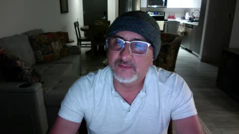 Snapshot of latinnous chatting on January 22, 3:09 am QS - INDEPENDENT MODEL online show from January 22, 3:09 am