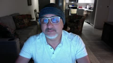 Snapshot of latinnous chatting on January 22, 6:10 am QS - INDEPENDENT MODEL online show from January 22, 6:10 am