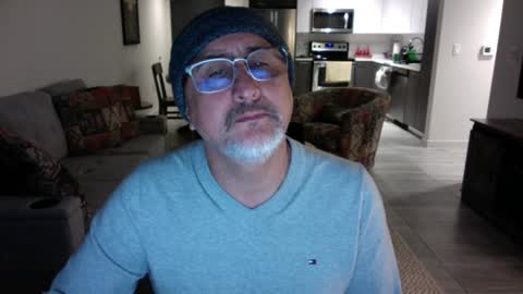 Snapshot of latinnous chatting on January 24, 6:24 am QS - INDEPENDENT MODEL online show from January 24, 6:24 am