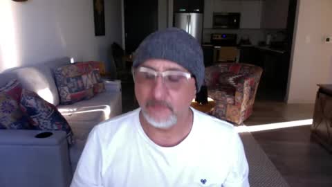 Snapshot of latinnous chatting on February 9, 10:21 pm QS - INDEPENDENT MODEL online show from February 9, 10:21 pm