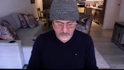 Snapshot of latinnous chatting on February 23, 8:33 pm QS - INDEPENDENT MODEL online show from February 23, 8:33 pm