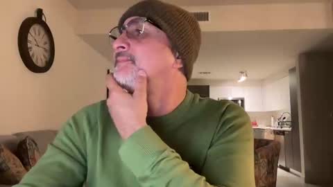 Snapshot of latinnous chatting on March 10, 3:12 am QS - INDEPENDENT MODEL online show from March 10, 3:12 am