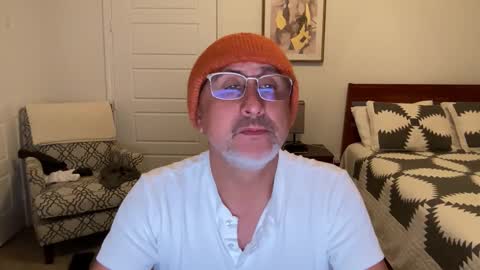 Snapshot of latinnous chatting on October 22, 2:45 am QS - INDEPENDENT MODEL online show from October 22, 2:45 am