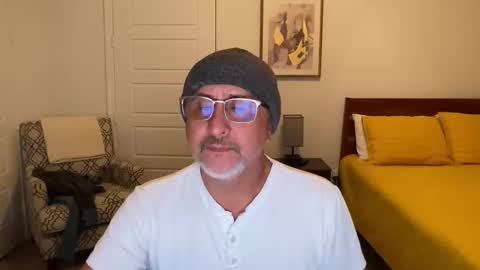 Snapshot of latinnous chatting on November 19, 4:01 am QS - INDEPENDENT MODEL online show from November 19, 4:01 am