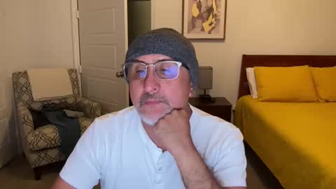 Snapshot of latinnous chatting on November 20, 4:12 am QS - INDEPENDENT MODEL online show from November 20, 4:12 am