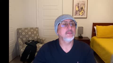 Snapshot of latinnous chatting on December 2, 4:40 am QS - INDEPENDENT MODEL online show from December 2, 4:40 am