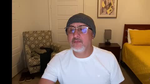 Snapshot of latinnous chatting on December 3, 6:10 am QS - INDEPENDENT MODEL online show from December 3, 6:10 am