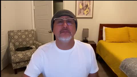 Snapshot of latinnous chatting on December 15, 3:33 am QS - INDEPENDENT MODEL online show from December 15, 3:33 am