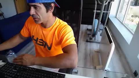 Snapshot of latino23bom chatting on October 11, 9:41 am sam online show from October 11, 9:41 am