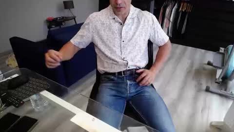 Snapshot of latino23bom chatting on October 16, 11:00 am sam online show from October 16, 11:00 am