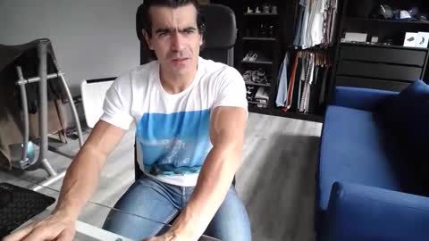 Snapshot of latino23bom chatting on November 11, 3:12 pm sam online show from November 11, 3:12 pm