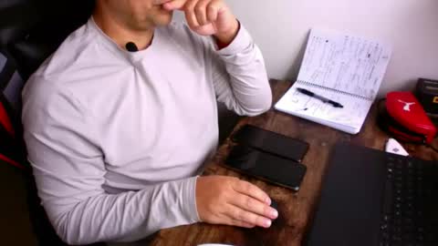 Snapshot of latino8484 chatting on November 12, 9:10 am latino8484 online show from November 12, 9:10 am