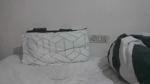 latino_rodri online show from April 19, 1:05 am
