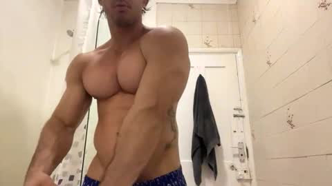 latino_rodri online show from May 28, 10:40 pm