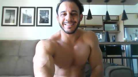 latino_rodri online show from June 10, 1:10 pm