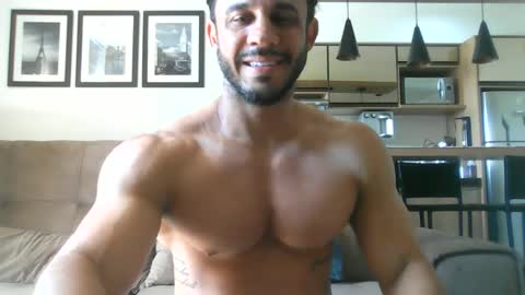 latino_rodri online show from June 16, 4:09 pm