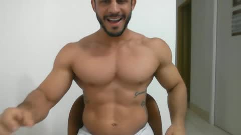 latino_rodri online show from June 17, 1:56 pm