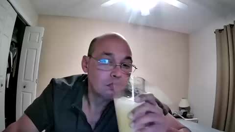 Snapshot of latinoinfla chatting on October 15, 1:50 am latinoinfla online show from October 15, 1:50 am