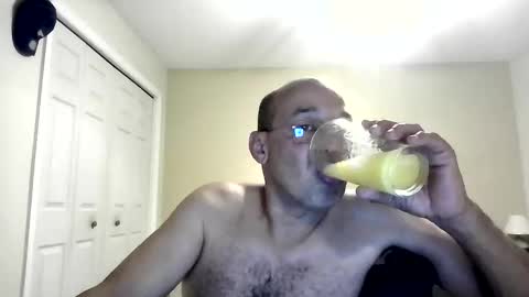 Snapshot of latinoinfla chatting on October 21, 2:01 am latinoinfla online show from October 21, 2:01 am