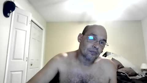 Snapshot of latinoinfla chatting on October 24, 1:46 am latinoinfla online show from October 24, 1:46 am