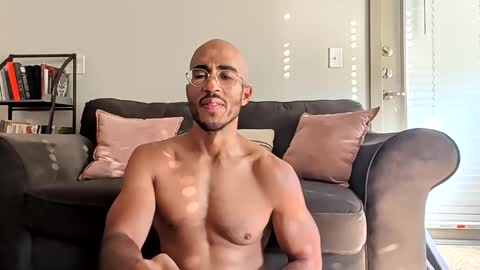 Snapshot of latinomixedbbc chatting on November 10, 3:00 pm latinomixedbbc online show from November 10, 3:00 pm