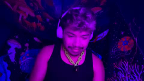 Snapshot of latinxpup chatting on December 27, 2:47 am Pup online show from December 27, 2:47 am