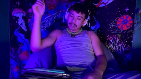 Snapshot of latinxpup chatting on January 3, 5:06 am Pup online show from January 3, 5:06 am