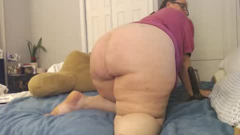 Snapshot of laulauma chatting on May 27, 1:57 am LauLauMa online show from May 27, 1:57 am