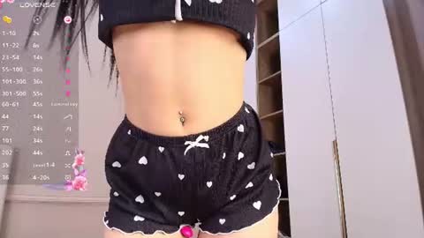 Snapshot of laumalove chatting on August 1, 4:23 am Lauma online show from August 1, 4:23 am