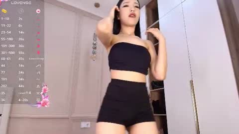 Snapshot of laumalove chatting on August 2, 3:27 am Lauma online show from August 2, 3:27 am