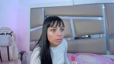 Snapshot of laura__js_ chatting on February 18, 8:36 pm laura__js_ online show from February 18, 8:36 pm