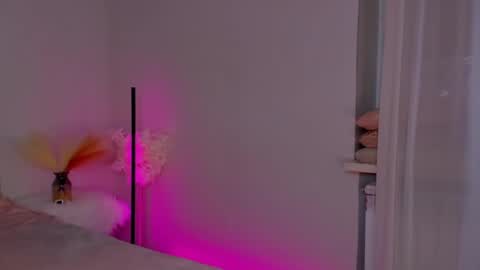 Laura online show from March 2, 6:16 am