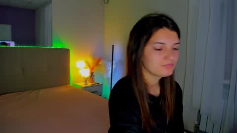 Laura online show from October 12, 5:06 am