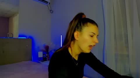 Laura online show from November 17, 6:08 am