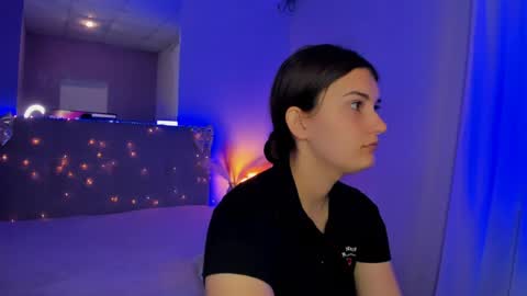 Snapshot of laura__leee chatting on May 10, 5:23 am Laura online show from May 10, 5:23 am