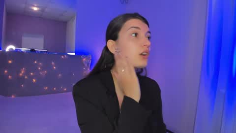 Snapshot of laura__leee chatting on May 15, 5:03 am Laura online show from May 15, 5:03 am