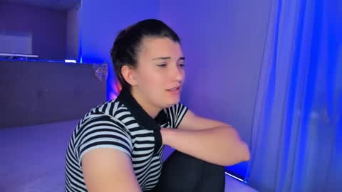 Snapshot of laura__leee chatting on May 16, 10:36 am Laura online show from May 16, 10:36 am