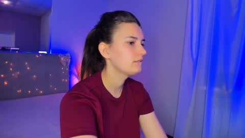 Snapshot of laura__leee chatting on May 19, 4:52 am Laura online show from May 19, 4:52 am