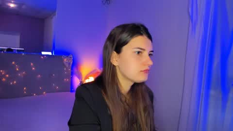 Snapshot of laura__leee chatting on May 30, 5:04 am Laura online show from May 30, 5:04 am