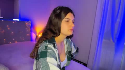 Snapshot of laura__leee chatting on June 1, 4:58 am Laura online show from June 1, 4:58 am