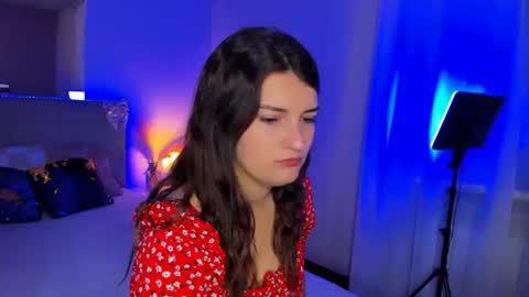 Snapshot of laura__leee chatting on June 12, 5:06 am Laura online show from June 12, 5:06 am