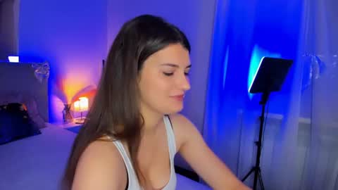 Snapshot of laura__leee chatting on June 14, 4:58 am Laura online show from June 14, 4:58 am