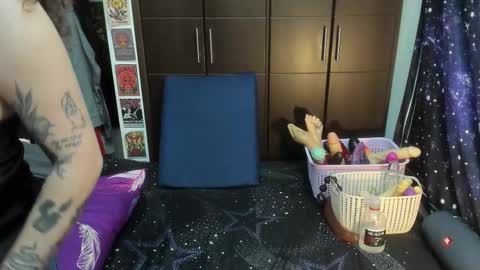  Wen  online show from November 12, 4:07 pm