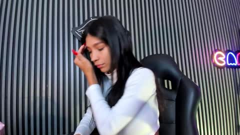 Laura online show from February 7, 1:01 pm