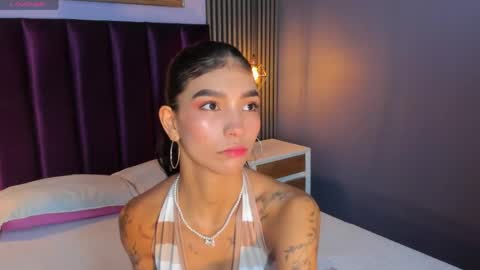 Snapshot of laura_aristizabal_19 chatting on May 5, 11:51 am Laura online show from May 5, 11:51 am