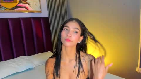 Snapshot of laura_aristizabal_19 chatting on May 12, 11:51 am Laura online show from May 12, 11:51 am