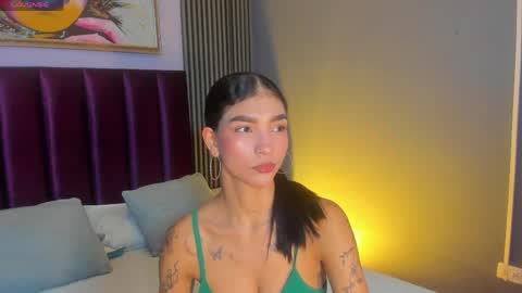 Snapshot of laura_aristizabal_19 chatting on May 16, 11:53 am Laura online show from May 16, 11:53 am