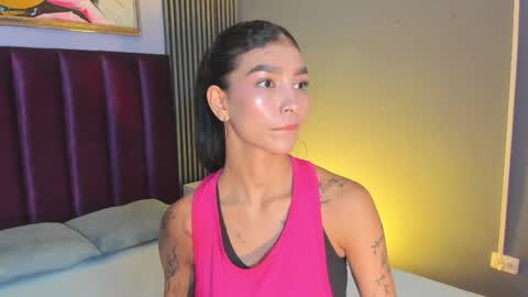 Snapshot of laura_aristizabal_19 chatting on May 22, 11:49 am Laura online show from May 22, 11:49 am