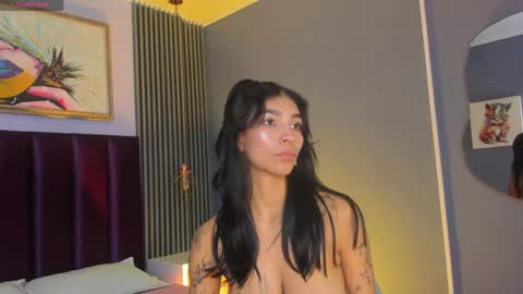 Snapshot of laura_aristizabal_19 chatting on June 3, 2:33 pm Laura online show from June 3, 2:33 pm